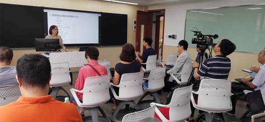 教育技術(shù)中心 以信息技術(shù)服務(wù)教學(xué)，構(gòu)建高效教育信息服務(wù)體系